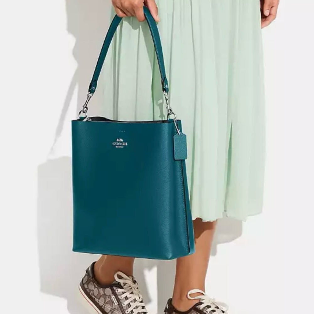 👉 Coach Mollie Bucket Bag CF339 – Deep Turquoise Leather, Barely Used 💙👜